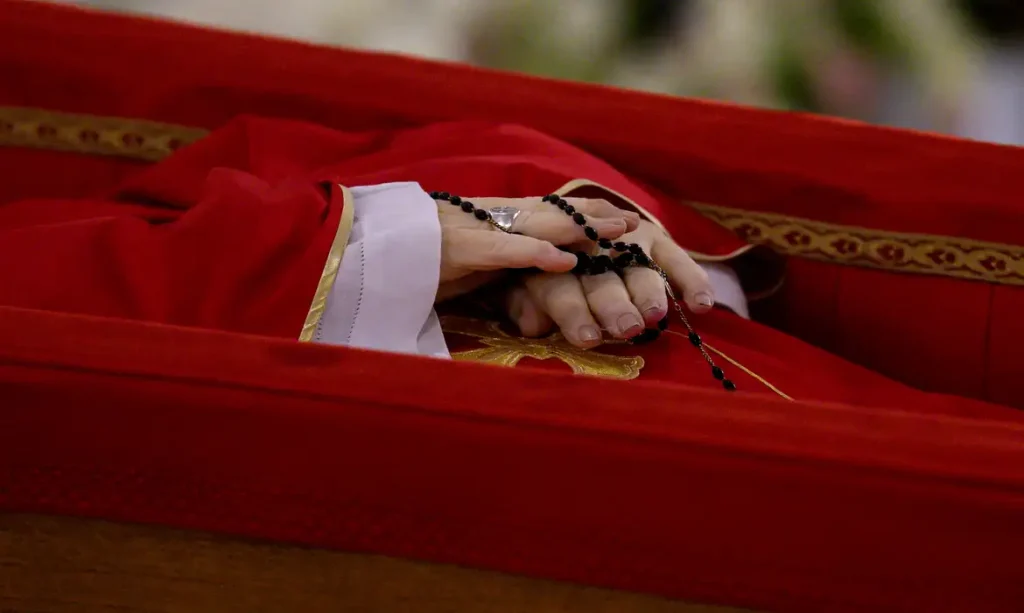Papa Francisco morre aos 88 anos após agravamento súbito de saúde 1 2025 04 22t115932z 1 lynxmpel3l0ju rtroptp 4 religiao francisco morte recomeco